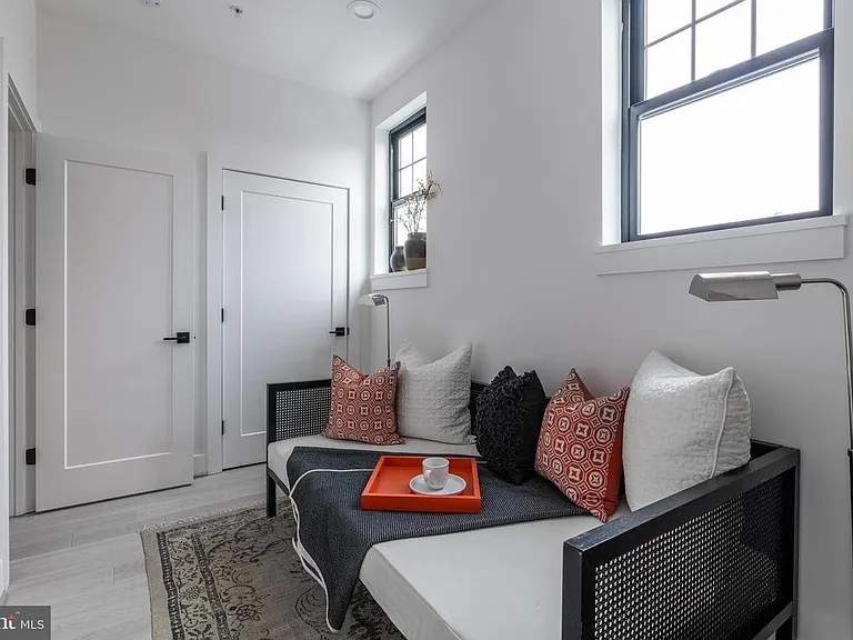 1411 Oak St NW — Photo 12