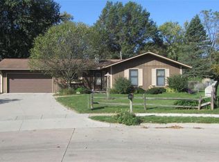 23 Warwick Cir, Iowa City, IA 52240