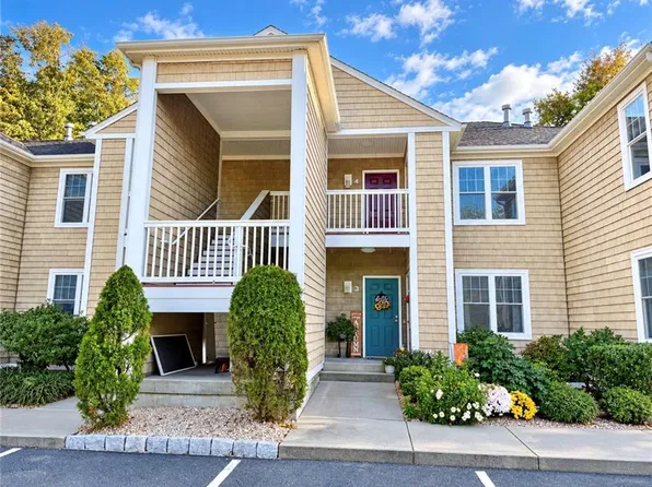 70 Turner St #B4, Warwick, RI 02886