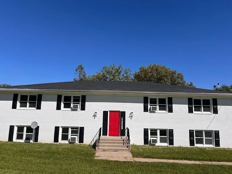 24th St Apartments