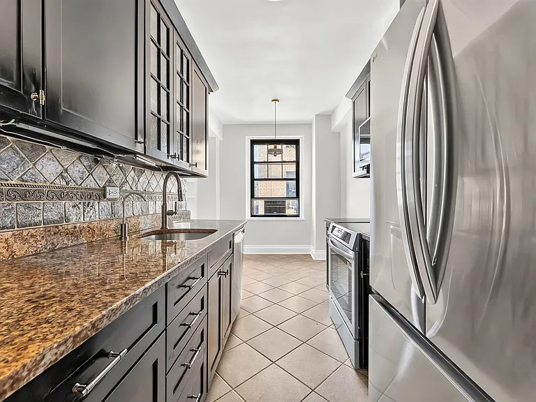 172 W 79th St #11F — Photo 5