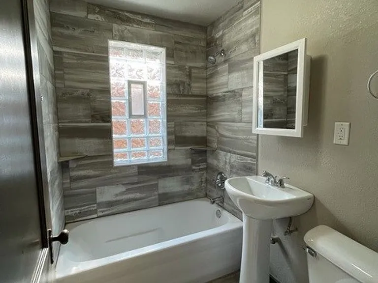 1626 D Street Apartments — Photo 35