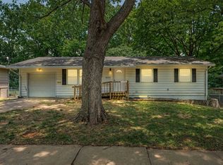 3020 SW Arnold Ave, Topeka, KS 66614