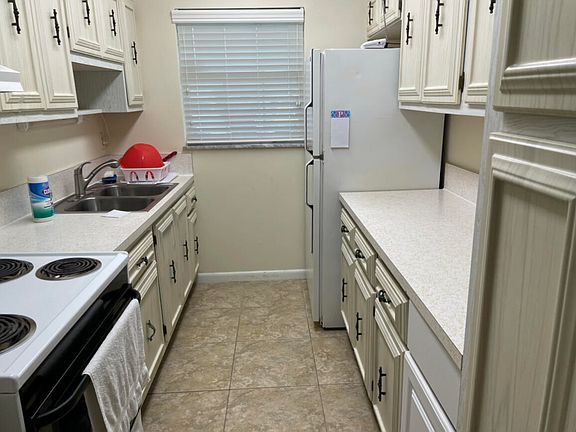 3rd image of 909 Savannas Point Drive #D