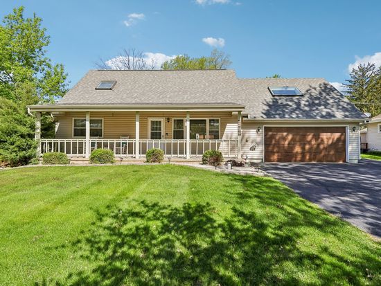1320 N Harrison St, Algonquin, IL 60102