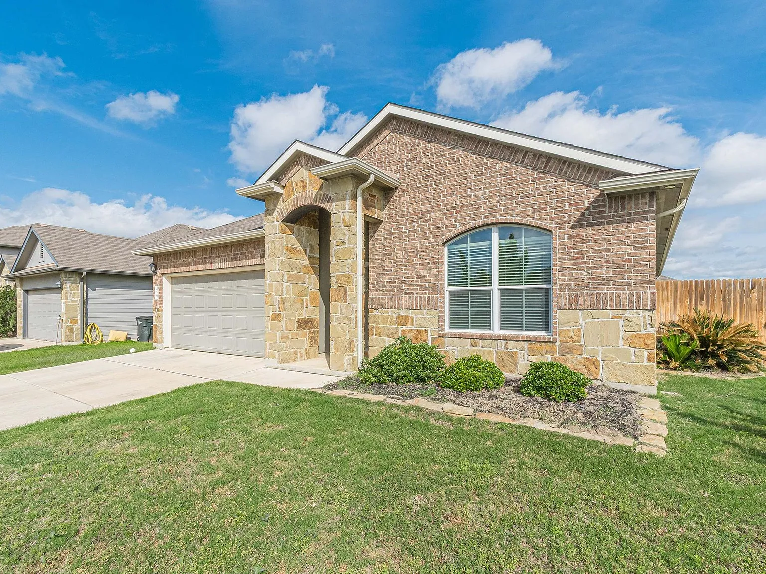 3 bed, 2.0 bath, 1580 sqft, $2,000 — Photo 4