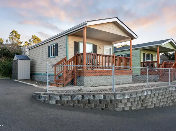 392 NW 3rd St #30, Newport, OR 97365