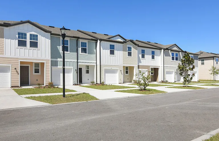 Beacon at Arbours Townhomes — Photo 18
