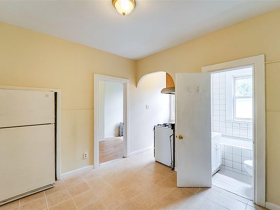 4th image of 23 Magnolia Ave #3