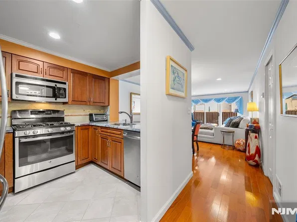 303 Ellery Court #303, Edgewater, NJ 07020