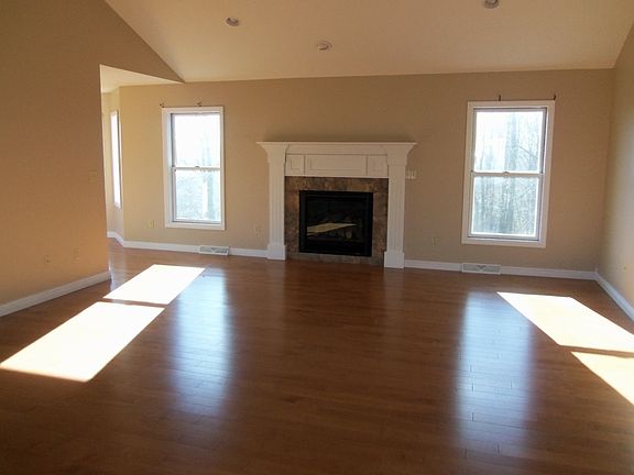 4th image of 17 Comanche Ln