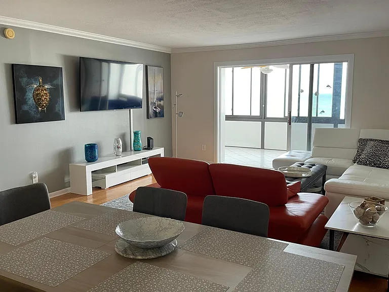 1055 W Peppertree Dr #501 — Photo 21