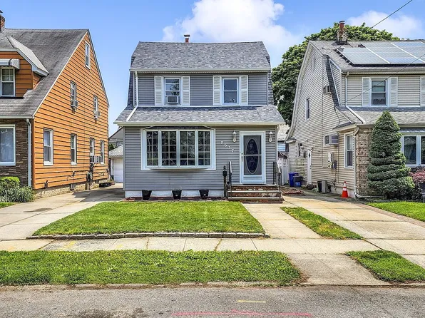 8637 252nd St, Bellerose, NY 11426