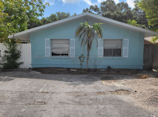 917 Lake Palms Dr, Largo, FL 33771
