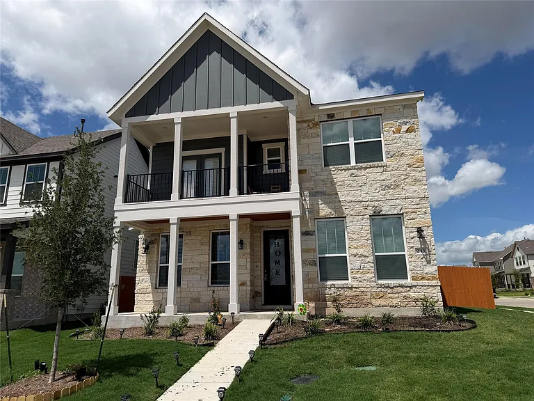 245 Leeland Dr — Photo 1