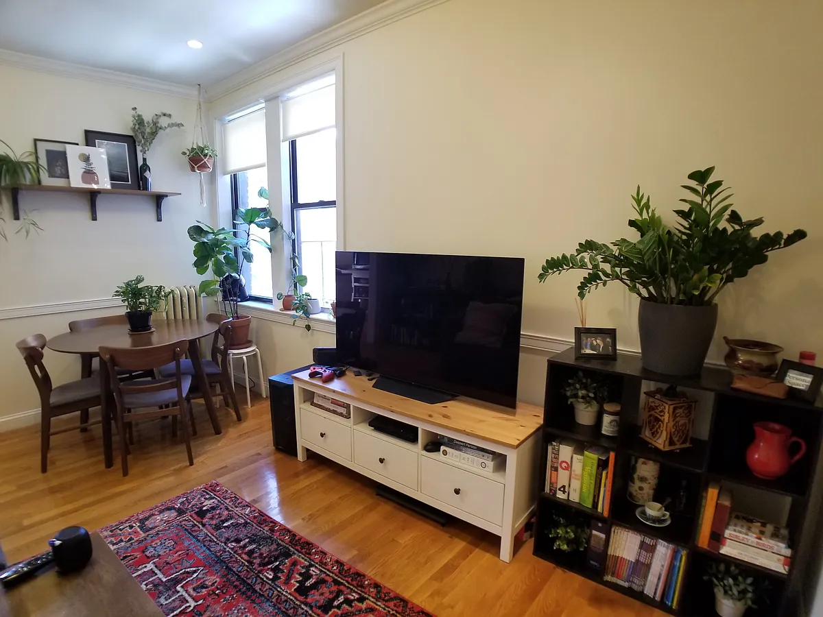 Building Photo - 1340 Commonwealth Ave N #15