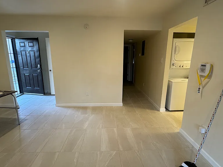 901 Country Club Dr SE — Photo 3