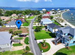 147 Shoreline Dr, Mary Esther, FL 32569