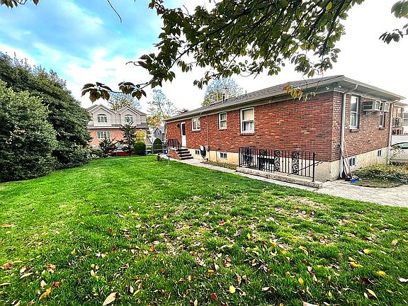 3rd image of 15 Waterford Ct