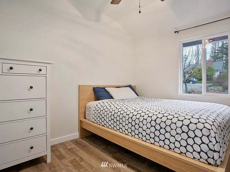 2809 Alderwood Ave — Photo 17