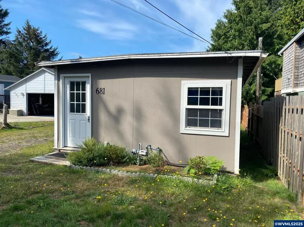 681 SE Neptune Ave, Lincoln City, OR 97367