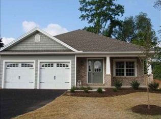 62 Edgewater Dr, Middletown, PA 17057