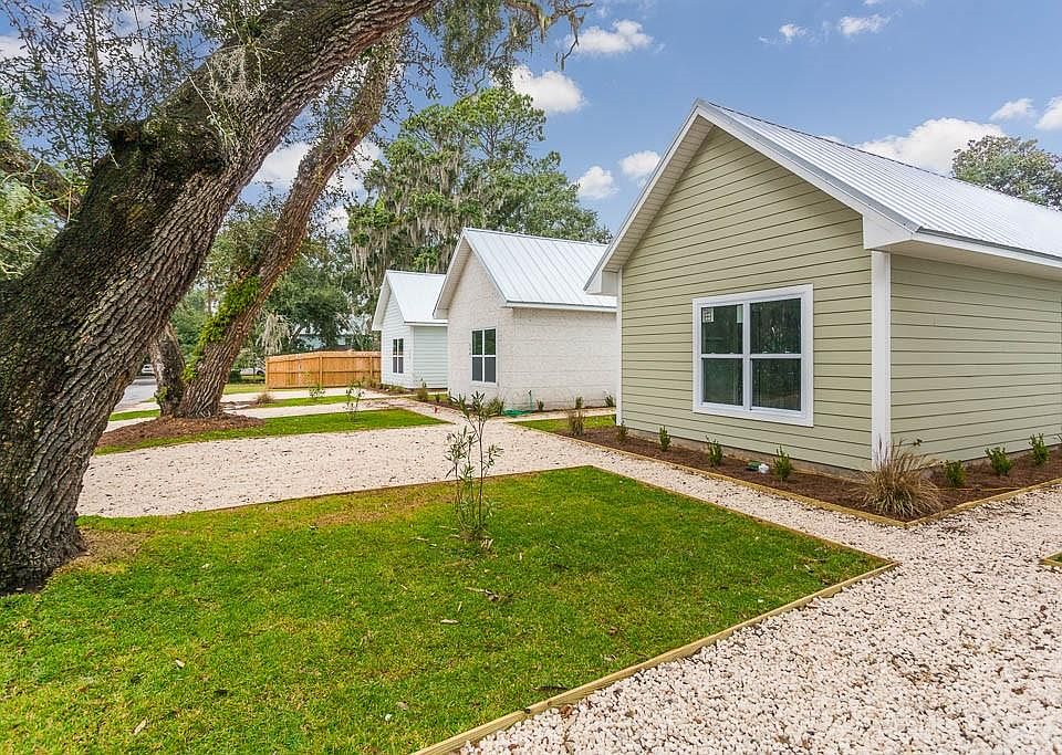 1st image of 302 Palmetto St