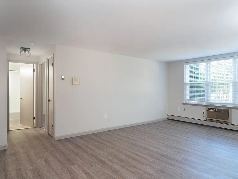 Enclave West Hartford / Parc West — Photo 10
