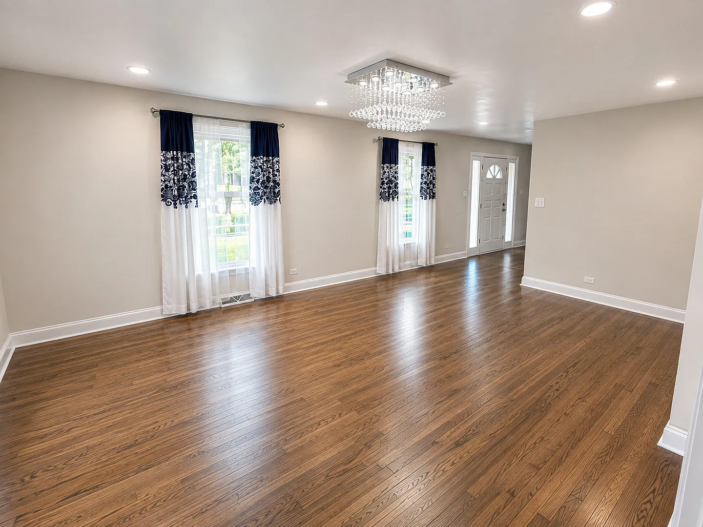 4 bed, 2.5 bath, 2357 sqft, $4,000 — Photo 3