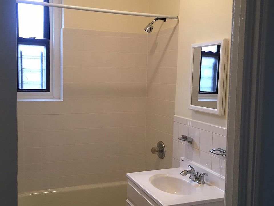 2nd image of 15015 Sanford Ave APT 3B