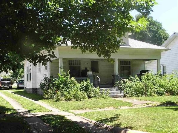 824 S 5th St, Clinton, IN 47842
