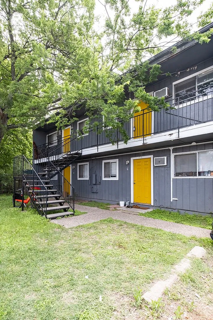 Recently Remodeled Studio Apartment In Hot East Austin! — Photo 3