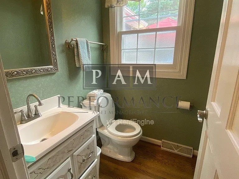 N86W5195 Covington Sq — Photo 8