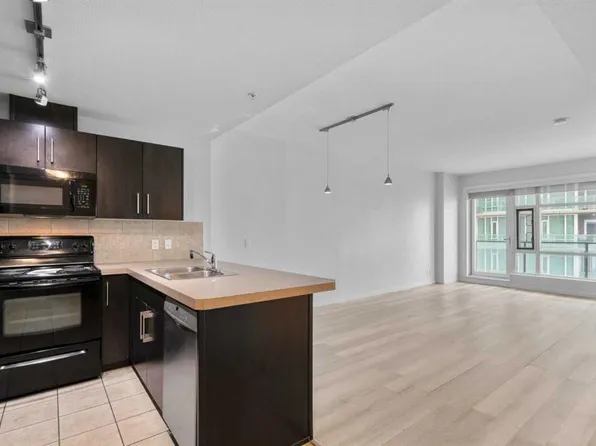 210 S 15th Ave SE #1804, Calgary, AB T2G 0B5