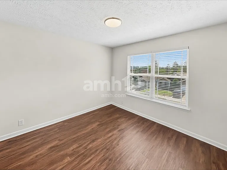 305 Schoolhouse Ct — Photo 14