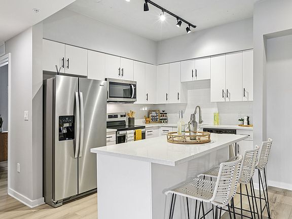 5th image of 265 Avenue E SW #415