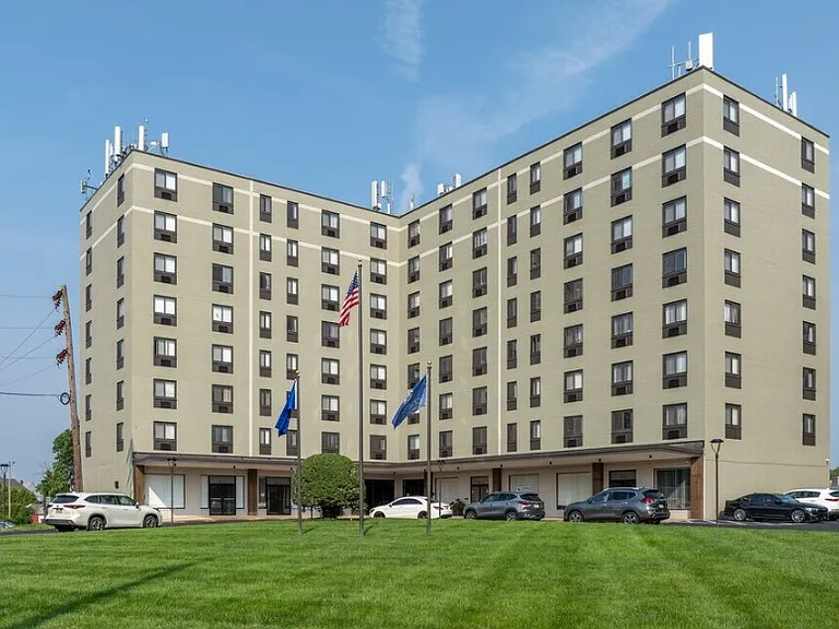 Garner House Apartments — Photo 17
