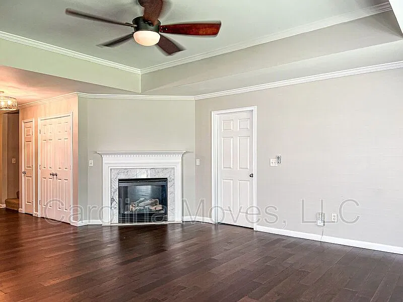 4 bed, 2.0 bath, 1852 sqft, $1,895 — Photo 3