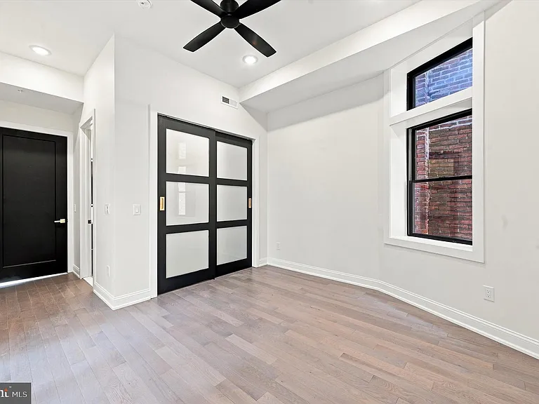 260 S 18th St #1 — Photo 15