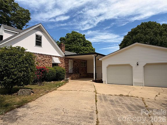 2nd image of 213 Stowe Rd
