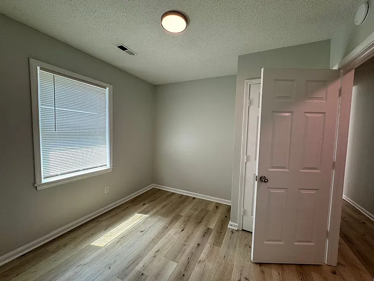 1001 E Bragg St — Photo 6