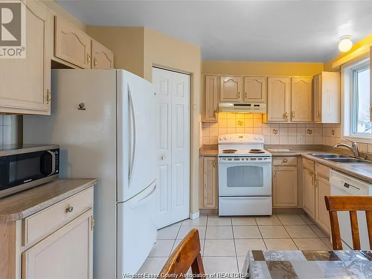 4012 Acorn Cres #UPPER — Photo 5