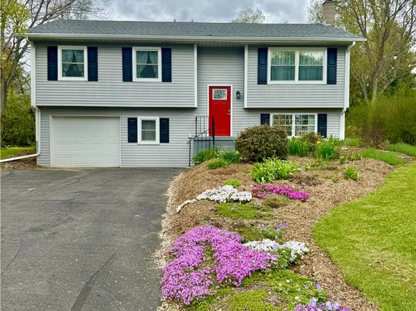 565 Meadowbrook Pkwy W, Horseheads, NY 14845