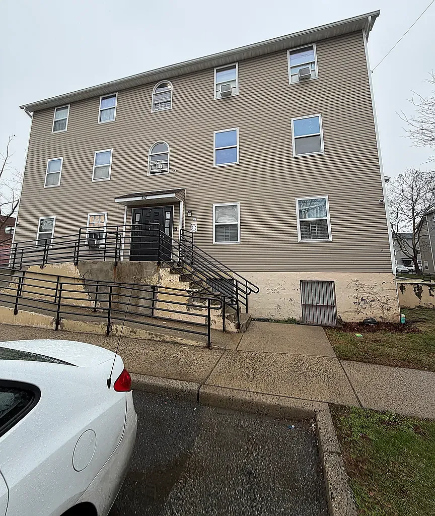 2 bed, $1,895 — Photo 1