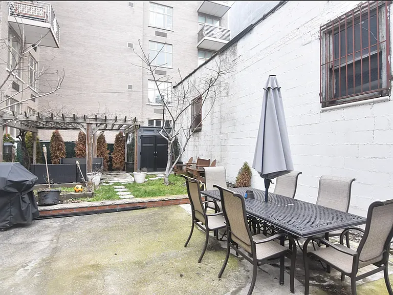 449 Grand St #3R — Photo 11