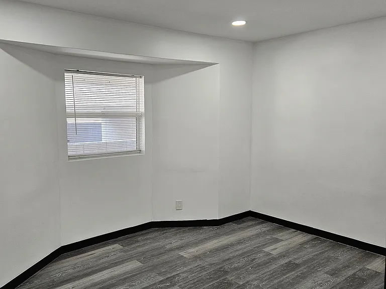 325 N Normandie Ave — Photo 8