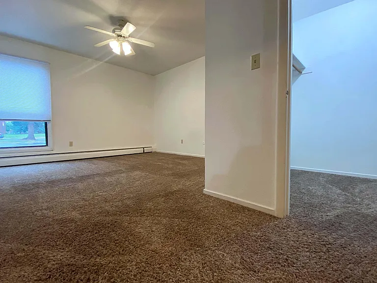 Holiday Acres Apartments — Photo 48