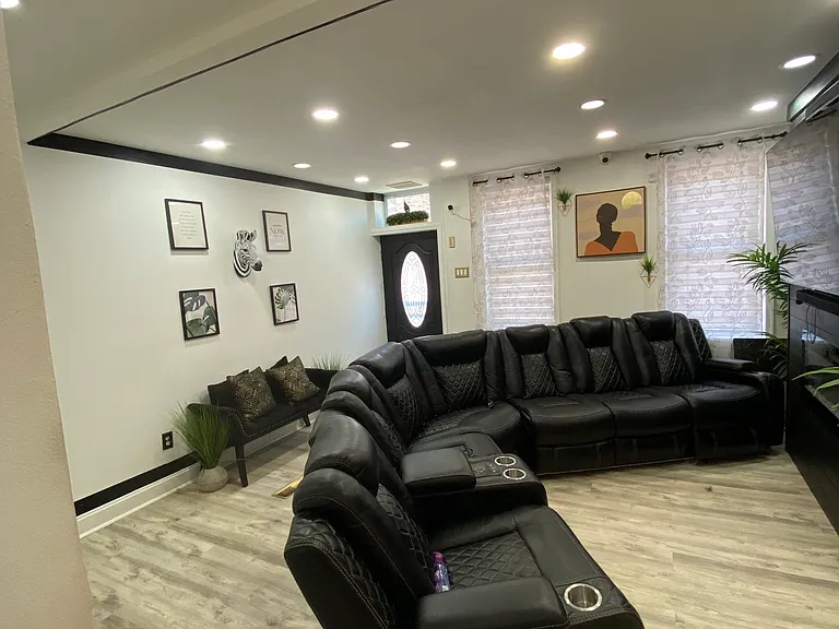 Church St — Photo 17