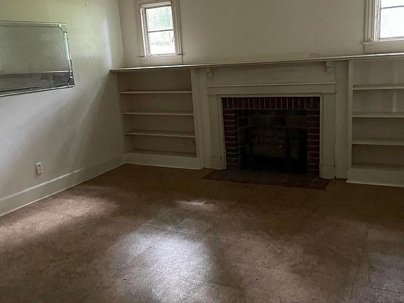 3rd image of 2050 E Circle Dr