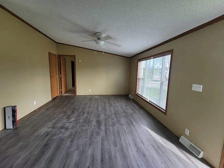211 E 1st St #33 — Photo 11